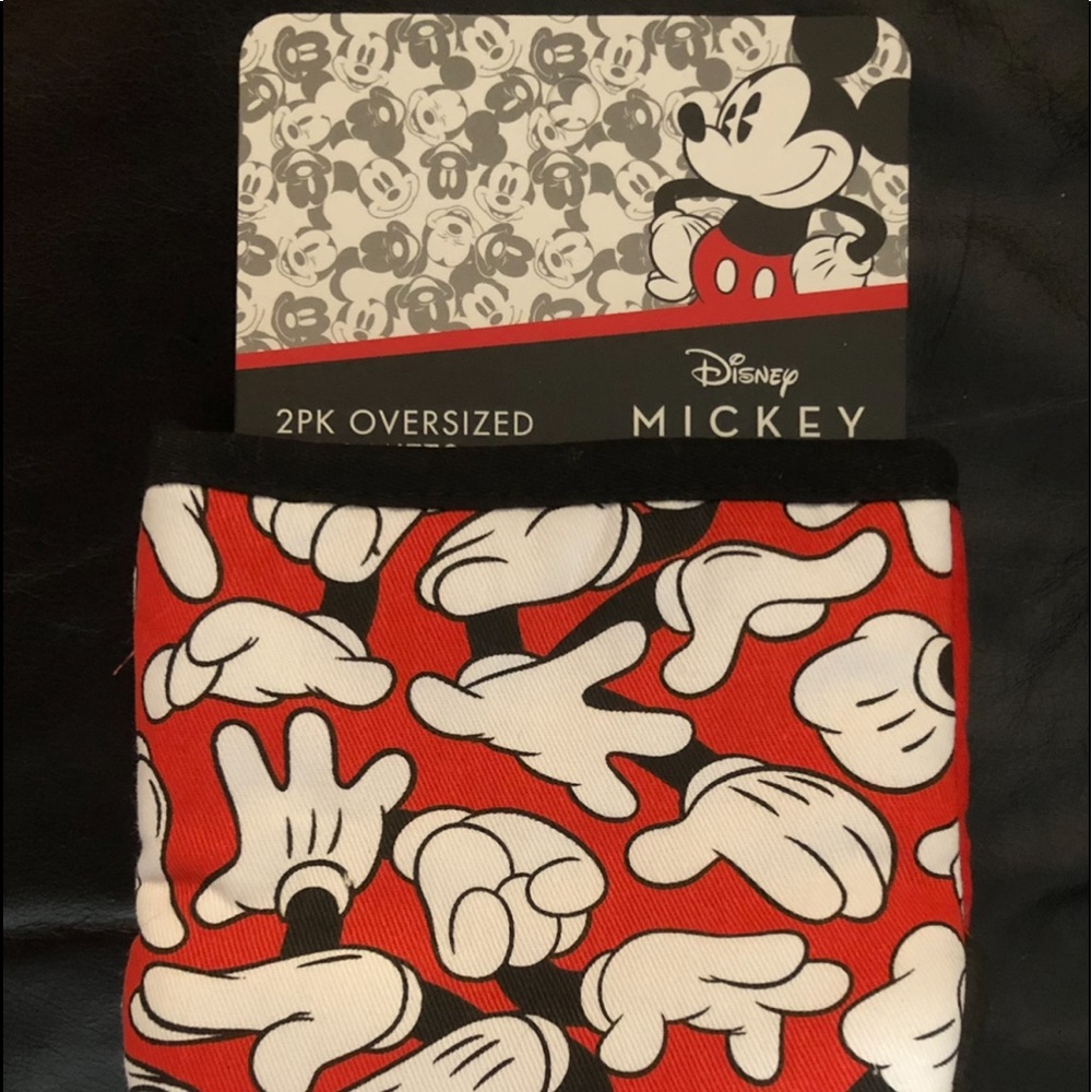 Mickey Mouse oven mitts.